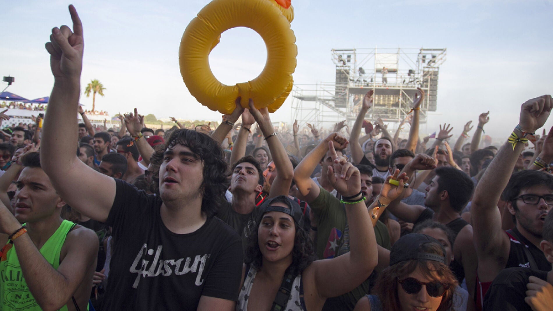 Primera l&iacute;nea de un concierto en el Arenal Sound