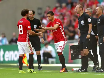 Mata fue sustituido por Mkhitaryan a dos minutos del final Mata fue sustituido por Mkhitaryan a dos minutos del final