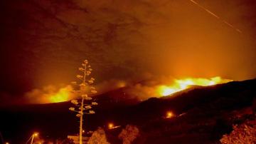 El estado del fuego de La Palma durante la madrugada del sábado.