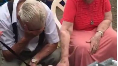 La ilusión de un abuelo por conocer a su nuevo animal de compañía