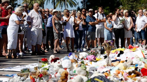 Homenaje a las v&iacute;ctimas del atentado de Niza