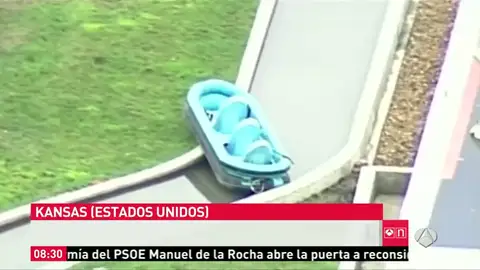 Frame 9.168034 de: Muere un niño en el tobogán acuático más alto del mundo Frame 9.168034 de: Muere un niño en el tobogán acuático más alto del mundo