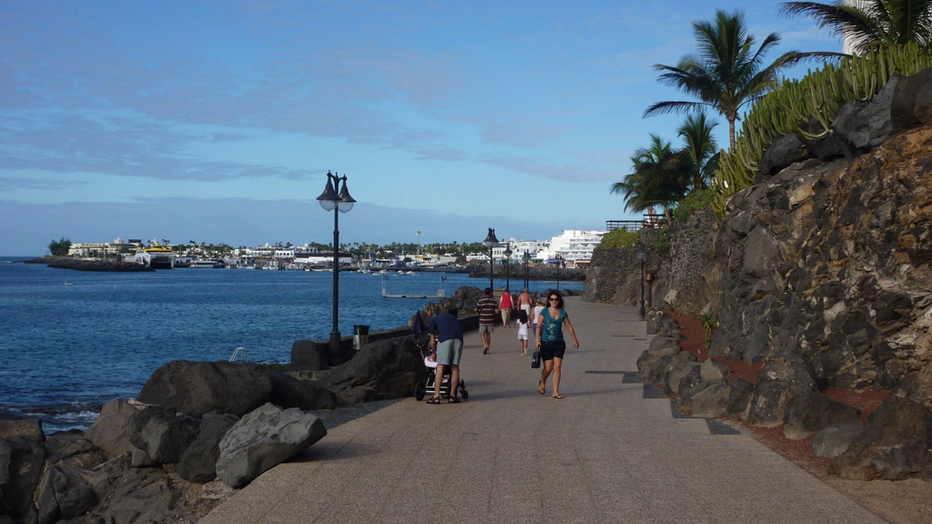 Paseo Mar&iacute;timo de Lanzarote