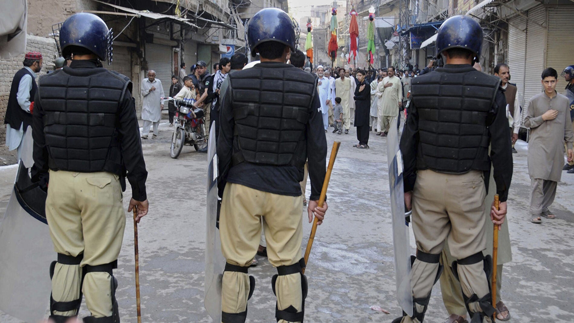 Polic&iacute;as en Peshawar 