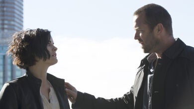 El equipo sigue la pista de una serie de espías durmientes que acaban de ser activados, en Blindspot 