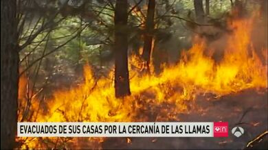 Más de 20 hectáreas afectadas en Caldas de Reis (Pontevedra) por un incendio forestal activo