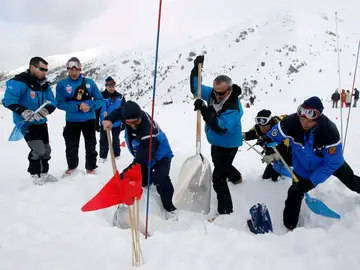 El Pelotón de la Gendarmería de Alta Montaña (PGHM) y la Policía Estatal (CRS) El Pelotón de la Gendarmería de Alta Montaña (PGHM) y la Policía Estatal (CRS)