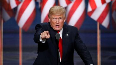 Trump considera que la quema de la bandera de EEUU debería conllevar la pérdida de la ciudadanía o la cárcel