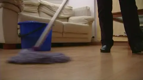 Frame 6.701935 de: Las tareas del hogar son el motivo principal por el que discuten las parejas Frame 6.701935 de: Las tareas del hogar son el motivo principal por el que discuten las parejas