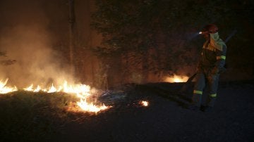 El fuego azota el sur de Galicia con incendios en Cotobade, Mondariz y Caldas