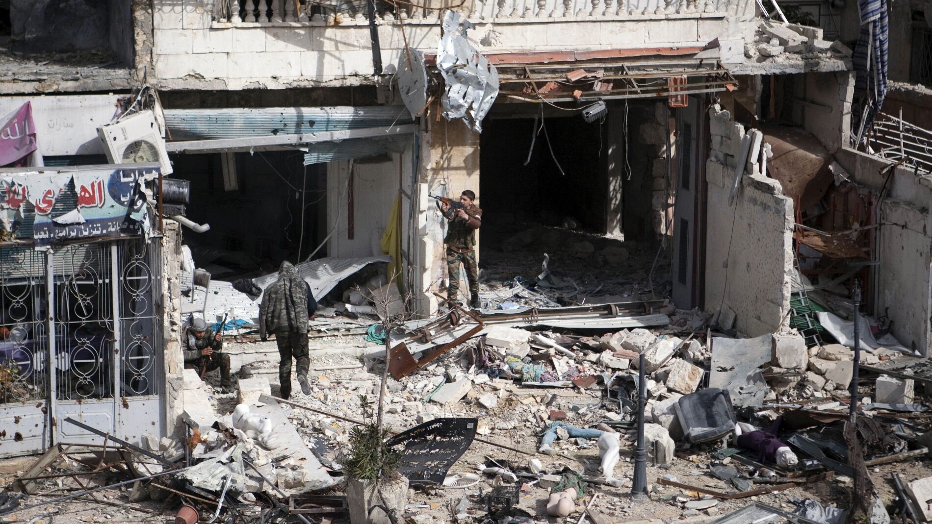 El conflicto contin&uacute;a en Alepo y ya hay m&aacute;s de dos millones de civiles atrapados en el asedio