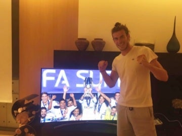 Bale celebrando la Supercopa de Europa del Madrid