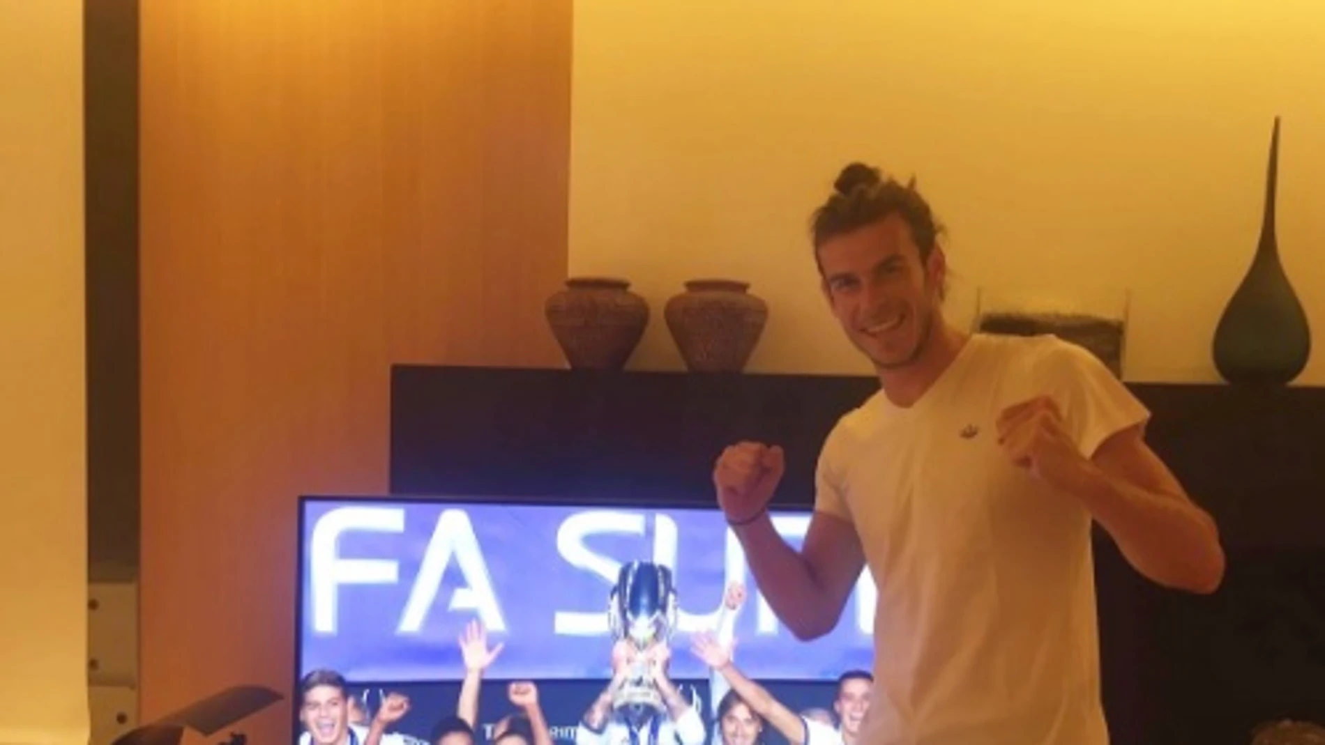 Bale celebrando la Supercopa de Europa del Madrid