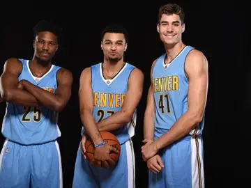 Juancho Hernangómez en la derecha de la foto como jugador de los Nuggets Juancho Hernangómez en la derecha de la foto como jugador de los Nuggets