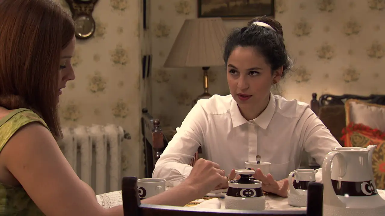 Carmen insiste en que Loli hable con Víctor
