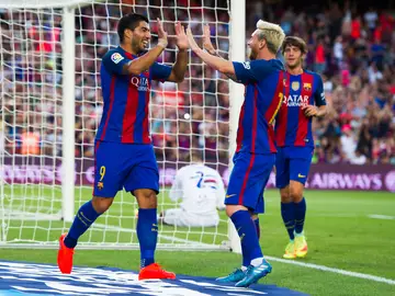 Luis Suárez y Messi celebran un gol en el Camp Nou Luis Suárez y Messi celebran un gol en el Camp Nou