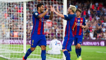 Luis Suárez y Messi celebran un gol en el Camp Nou