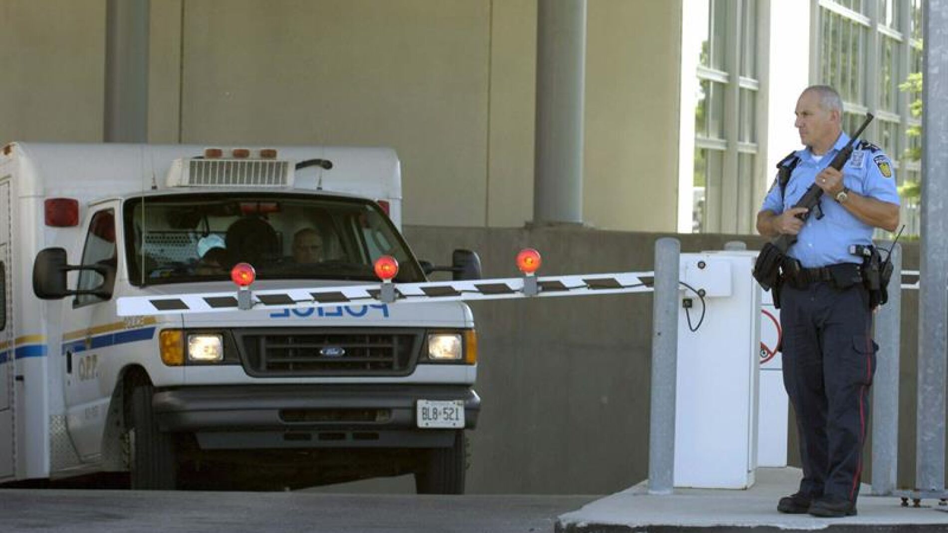Polic&iacute;a Canad&aacute;