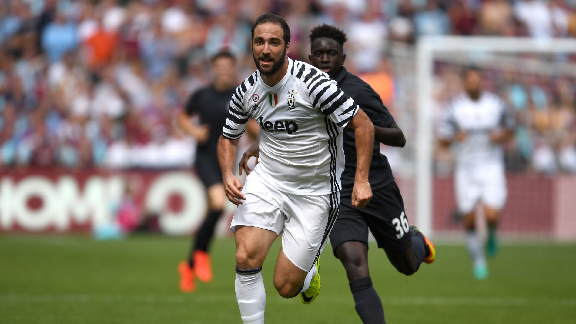Higua&iacute;n, en su debut con la Juventus de Tur&iacute;n