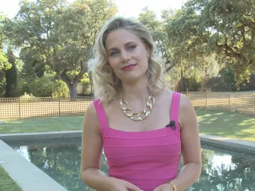 Lisi Linder sobre Agneska Lisi Linder sobre Agneska