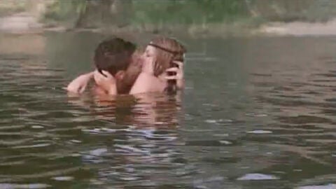 Ruth y Cabano se besan