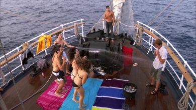 Los chicos del 'Estrella Polar' se divierten en la cubierta del barco