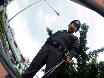 Un oficial de policía tailandés