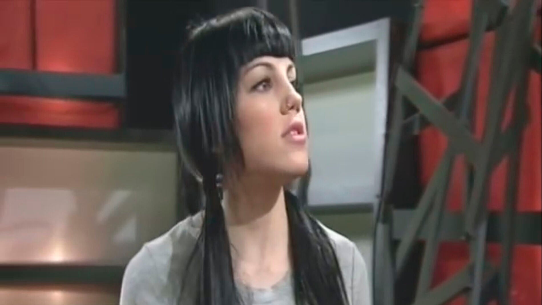 Paula canta 'Solo un cuento'