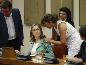 La presidenta del Congreso, Ana Pastor, comparecerá esta tarde, a las 18.00, ante los medios de comunicación en la Cámara baja anuncia la fecha del debate de investidura. La presidenta del Congreso, Ana Pastor, comparecerá esta tarde, a las 18.00, ante los medios de comunicación en la Cámara baja anuncia la fecha del debate de investidura.