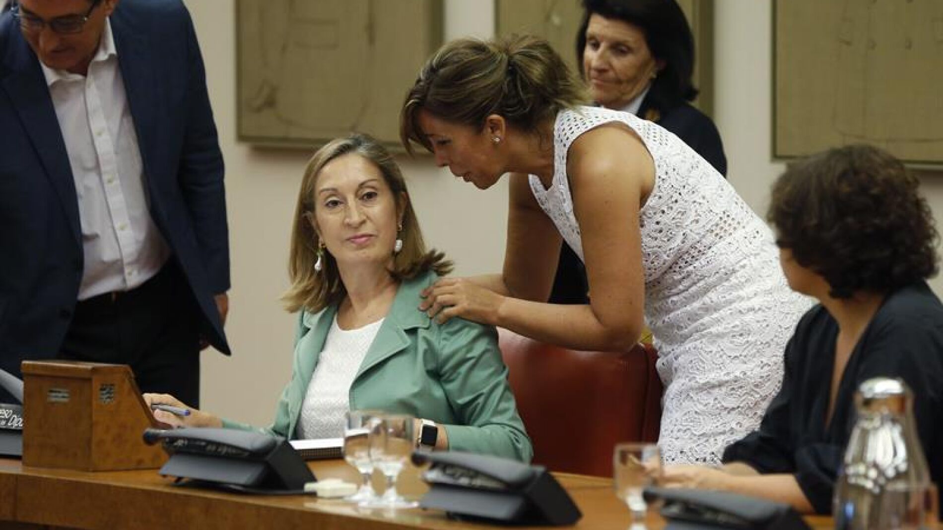 La presidenta del Congreso, Ana Pastor, comparecer&aacute; esta tarde, a las 18.00, ante los medios de comunicaci&oacute;n en la C&aacute;mara baja anuncia la fecha del debate de investidura.