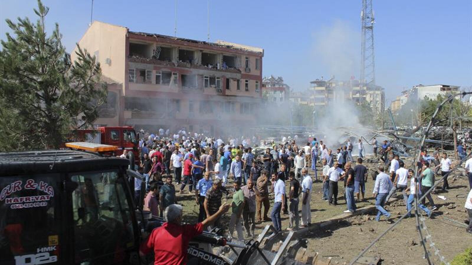 Dos atentados bomba dejan siete muertos y cientos de heridos en el sureste de Turquía 
