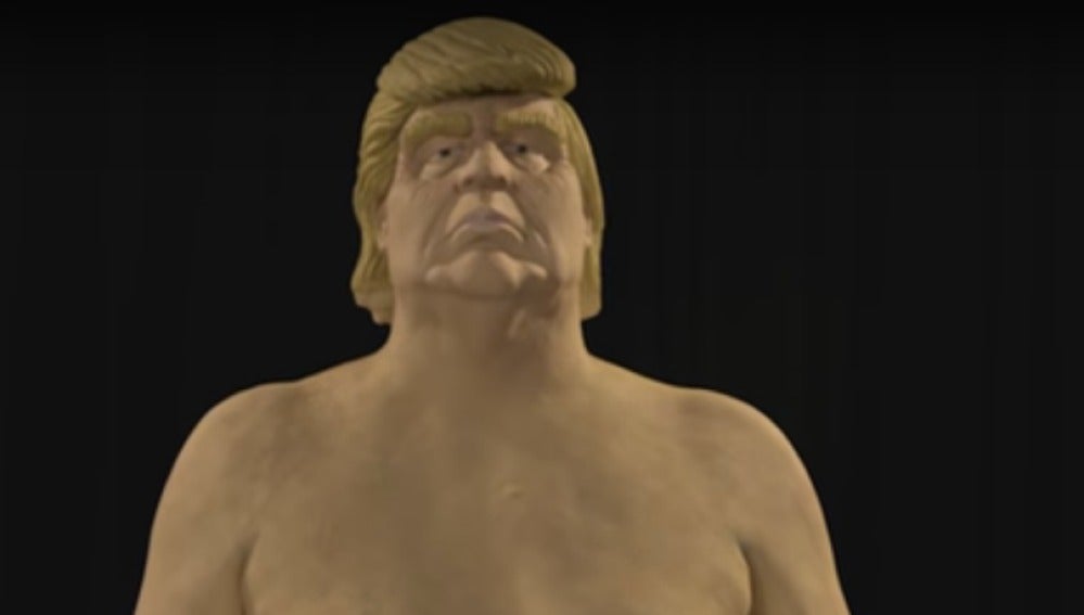 La estatua de Donal Trump que fue retirada del centro de Manhattan