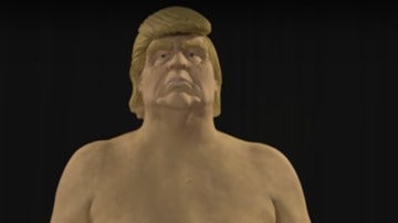 La estatua de Donal Trump que fue retirada del centro de Manhattan