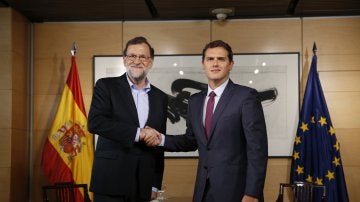 Rajoy y Rivera se reúnen en el Congreso