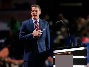 Tony Perkins del Family Research Council lleva el compromiso de la lealtad en la Convención Nacional Republicana en Cleveland, Ohio, Estados Unidos Tony Perkins del Family Research Council lleva el compromiso de la lealtad en la Convención Nacional Republicana en Cleveland, Ohio, Estados Unidos