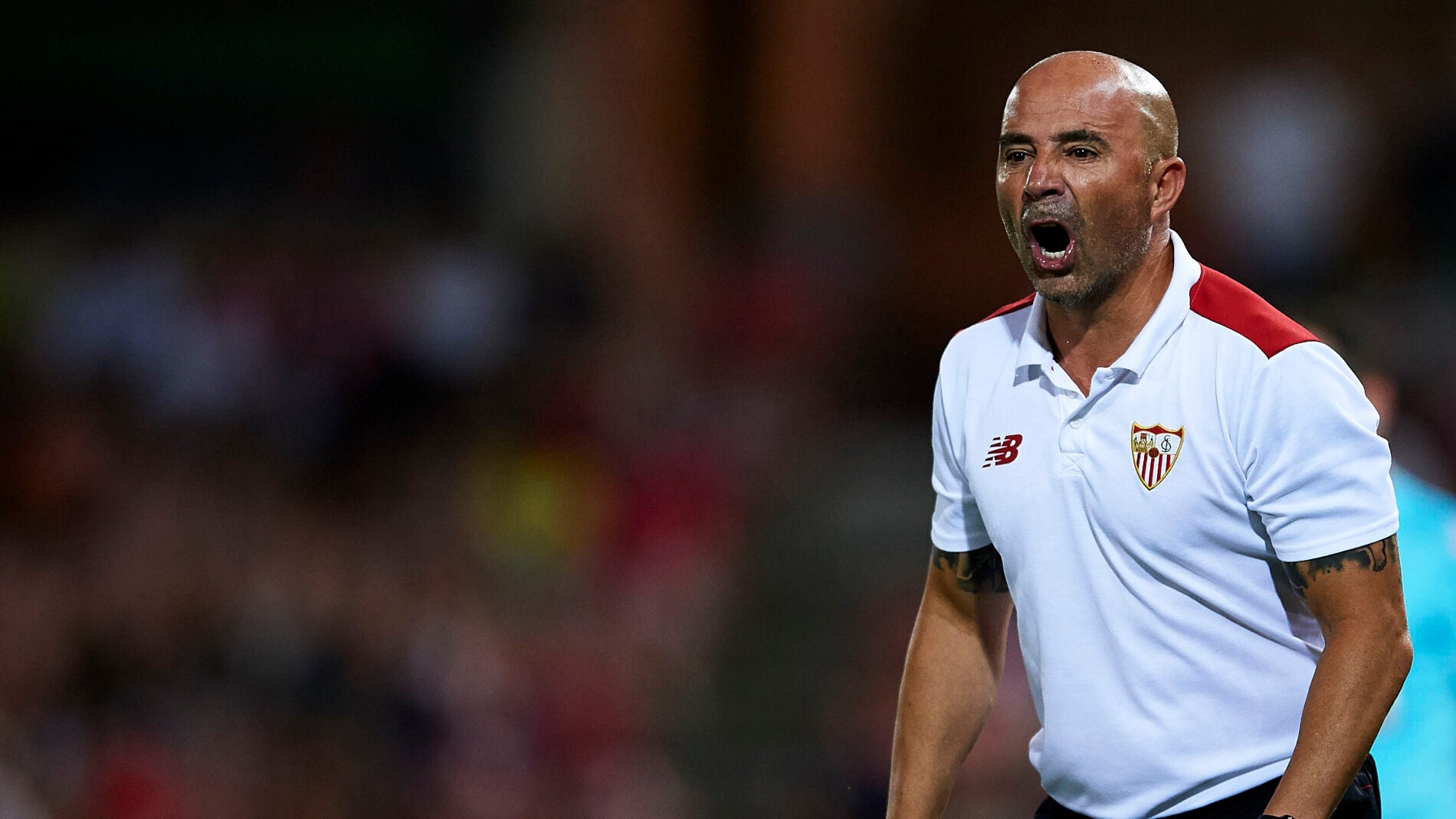 Sampaoli, ordenando en el banquillo sevillista