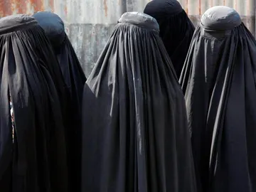 Mujeres llevando burka Mujeres llevando burka