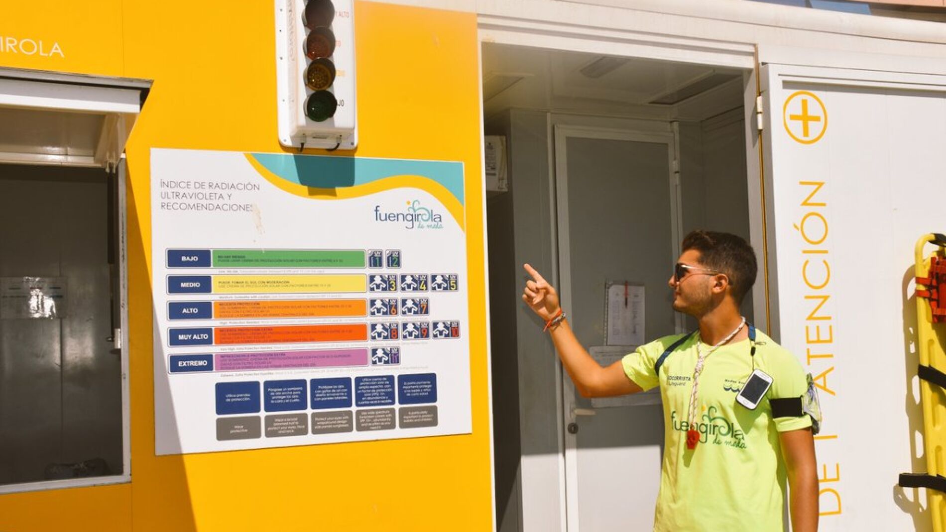 Instalan "solm&aacute;foros" en playas para concienciar sobre la protecci&oacute;n solar