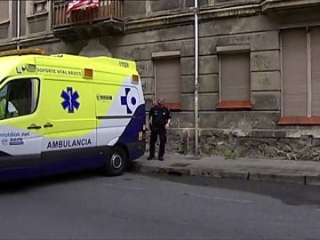 Frame 15.449033 de: Muere una niña de un año al caer del balcón de un segundo piso Frame 15.449033 de: Muere una niña de un año al caer del balcón de un segundo piso