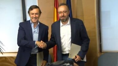 PP y Ciudadanos firman el pacto anticorrupción para iniciar las negociaciones