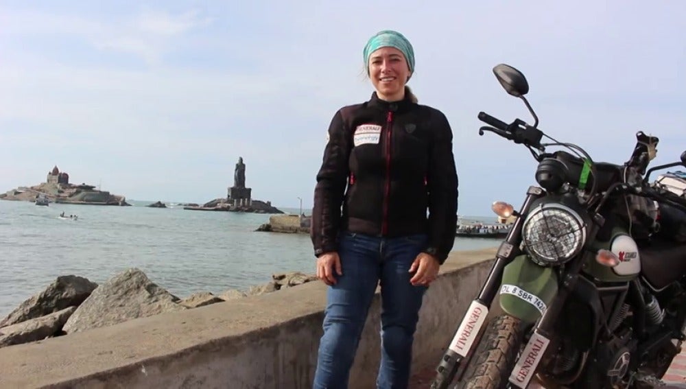 Frame 74.093857 de: Una española da la vuelta al mundo en moto con motivo benéfico
