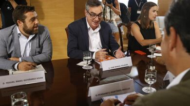 Los equipos negociadores de PP y C's celebran su primera reunión