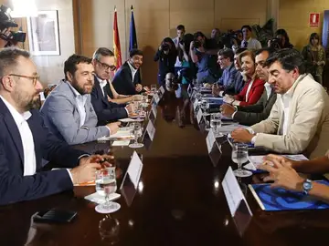 El PP y Ciudadanos en la mesa de negociación El PP y Ciudadanos en la mesa de negociación