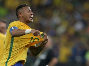 Neymar celebra su gol contra Alemania en la final olímpica