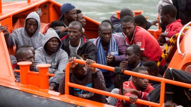 Sube la llegada de inmigrantes a las costas españolas frente al descenso de saltos a vallas fronterizas
