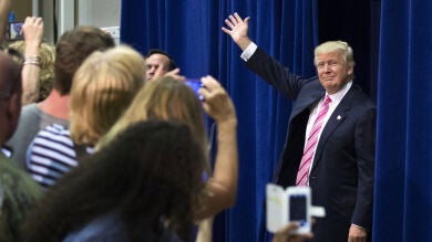 Donald Trump enseña su historial médico en un programa de la televisión estadounidense