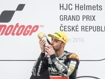 Jonas Folger consigue la primera victoria de la temporada en Moto2