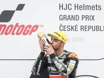 Jonas Folger consigue la primera victoria de la temporada en Moto2 Jonas Folger consigue la primera victoria de la temporada en Moto2