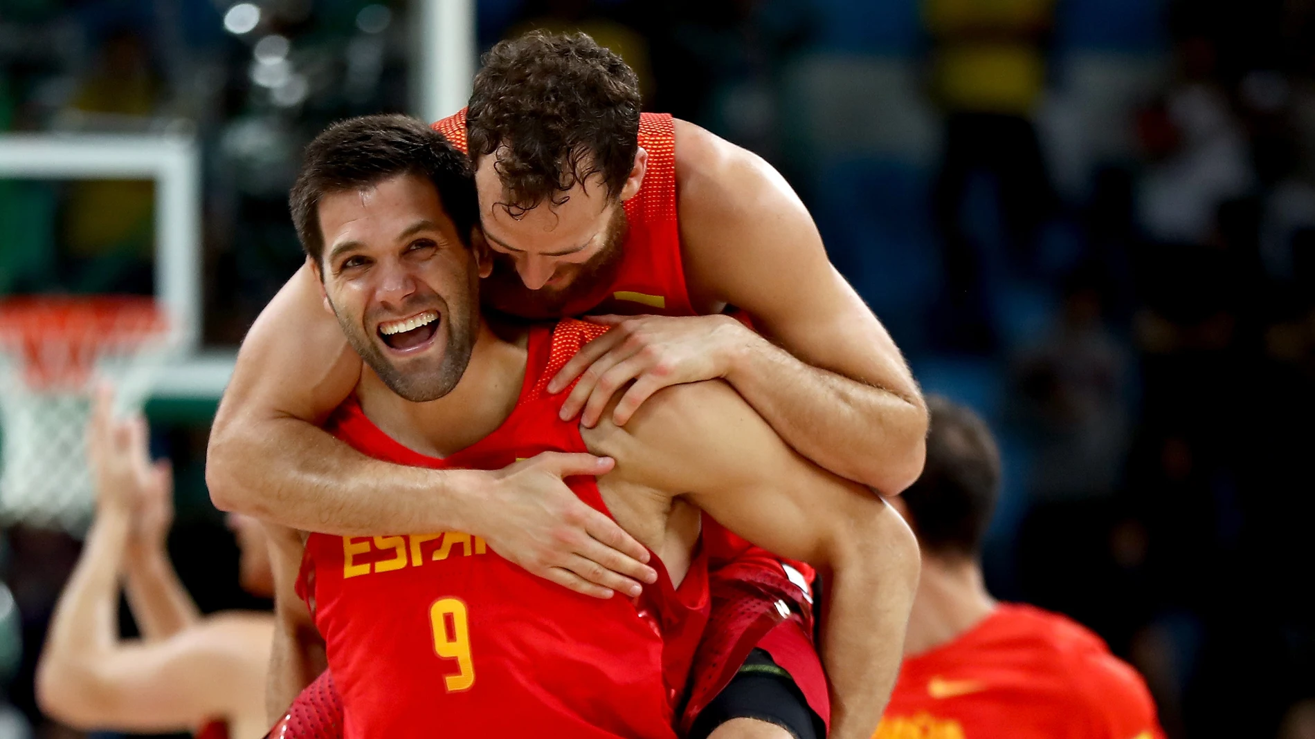 Felipe Reyes y Sergio Rodríguez celebran el bronce conseguido en los Juegos Felipe Reyes y Sergio Rodríguez celebran el bronce conseguido en los Juegos