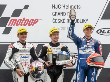 John McPhee gana en Brno por delante de Jorge Martín y Fabio di Giannantonio John McPhee gana en Brno por delante de Jorge Martín y Fabio di Giannantonio